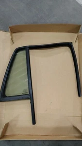 Original Chevrolet Window with Seal Rear Chevrolet Trailblazer - 25949490 - Picture 1 of 4