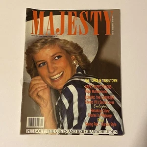 Majesty Magazine - The Monthly Royal Review Vol 8 No 12 Queen And Her Grandchild - Picture 1 of 5