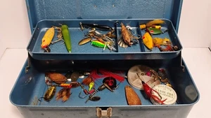 VINTAGE 60’S MY BUDDY 1351 SINGLE TRAY BLUE METAL TACKLE BOX W 40 PLUS LURES - Picture 1 of 16