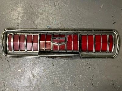 Reflectores de panel de luz trasera Mercury Cougar 74-76 moldura de puerta de gas USADOS Foto 1 de 4