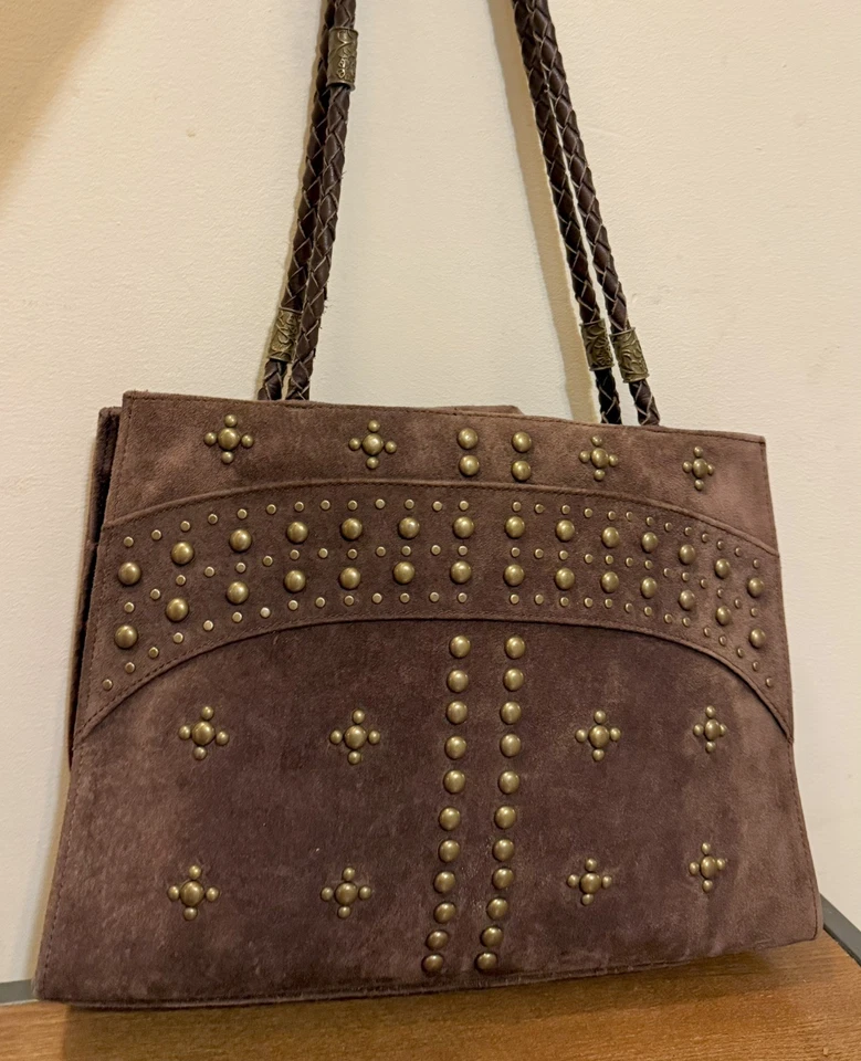 SCULLY 巧克力麂皮绒铆钉皮革单肩包带编织肩带,轻度使用 — 第 1/4 张图片