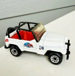 Matchbox 1998 Jeep Wrangler 1:64 White Base 2000 Orca Shark Very Rare Issue - Picture 1 of 5