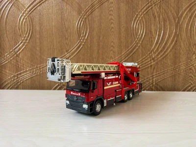 1:50 Mercedes-Benz XCMG YT60 Aerial Ladder Fire Truck Alloy Model - Image 1 of 4
