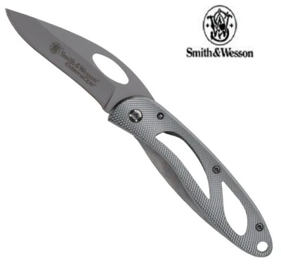 Navaja de bolsillo Smith and Wesson Extreme Ops Linerlock recubierta de titanio Foto 1 de 3