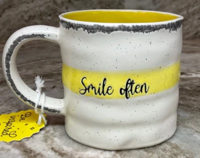 Большая кофейная кружка. Часто улыбайтесь. Желтый и белый глобальный дизайн соединения новый. - Изображение 1 из 4