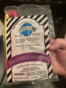 McDonald’s Happy Meal Earth Days 1993 portaherramientas con pala nuevo en paquete - Imagen 1 de 3