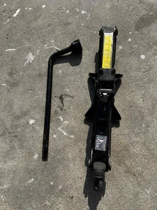 09-13 TOYOTA COROLLA REAR TRUNK SPARE TIRE JACK TOOL KIT OEM - Bild 1 von 6