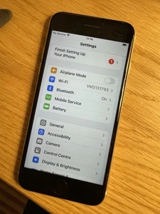 Apple iPhone SE 2020 2nd Gen - 64GB - White (Unlocked)  Battery service 76% - Picture 1 of 4
