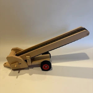 Nastro trasportatore in legno Fagus - Camion costruzioni giocattolo Montessori per bambini - Foto 1 di 10
