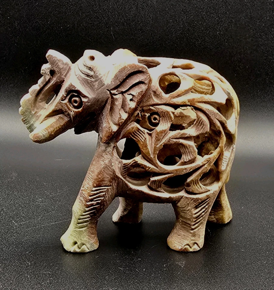 Jabonera vintage tallada a mano bebé elefante en elefante, ¡excelente estado! Foto 1 de 4