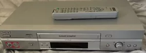 Sony SLV-SE740 VHS VCR Videoregistratore PROP Argento DIFETTOSO - Foto 1 di 1