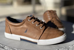Nautica Berrian Sneaker Shoes Tan White Moc Toe Lace Up Low Top Boys Size 3 - Picture 1 of 12