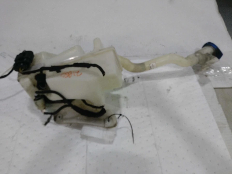 Used Washer Fluid Reservoir fits: 2018 Volkswagen Atlas  Grade B - Image 1 of 4