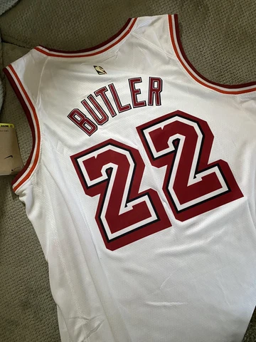 Jimmy Butler Jersey Miami Heat Classic Edition Large White #22 Cover