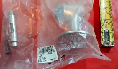 Tope de puerta de piso Ives de acero inoxidable o níquel WS444 Foto 1 de 3