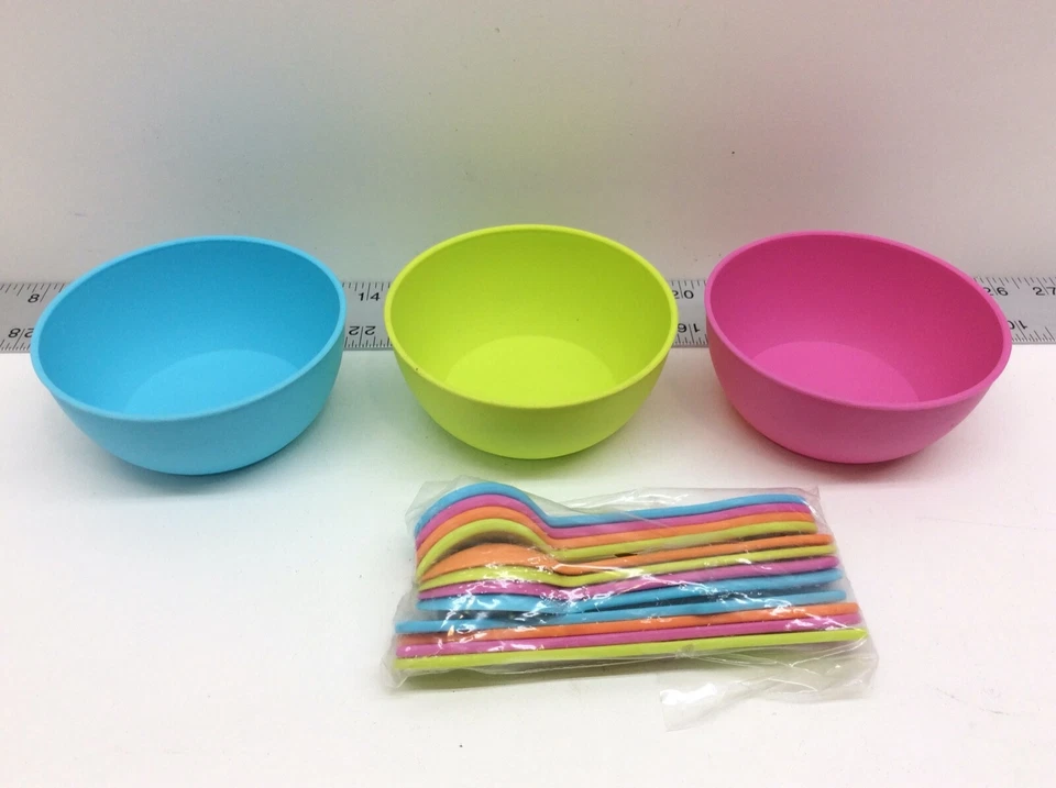 Juego de 3 cuencos y 4 cubiertos pastel para niños Kraft Foto 1 de 4