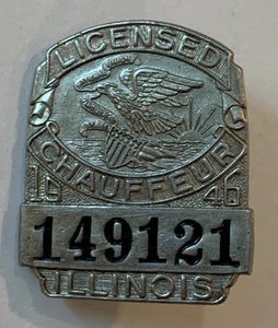 1946 ILLINOIS - Licensed Chauffeur Badge pin #149121 - Picture 1 of 2