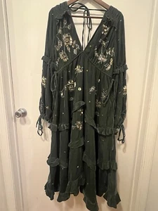 ASOS DESIGN Ruched Tiered Midi Dress Velvet With Floral Embellishment Green Sz 8 - Picture 1 of 19