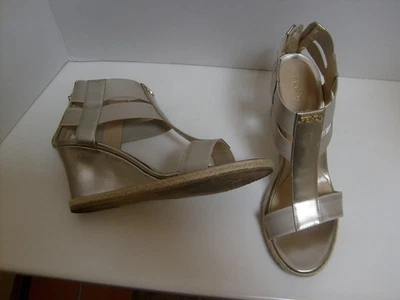 Sapatos anabela bege prateado Fendi - Tamanho 37,5 - Imagem 1 de 4