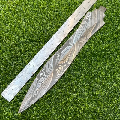 13'' Handmade Damascus Steel Hunting Sharp Dagger Blank Blade Knife - Image 1 of 4
