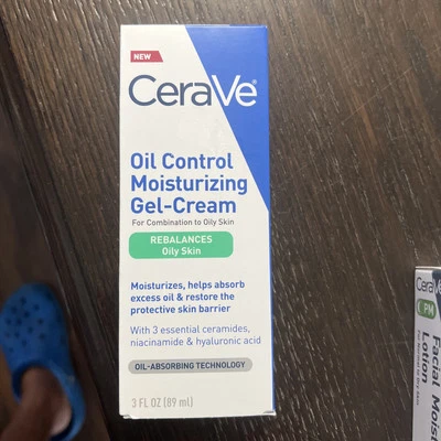 Gel-crema hidratante facial Cerave Oil Control 3 oz Foto 1 de 2