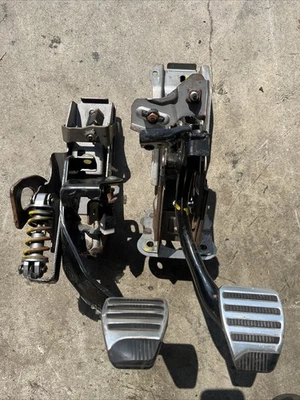 2010 2015 Nissan 370z COUPE MANUAL CLUTCH BRAKE PEDAL OEM - Image 1 of 4
