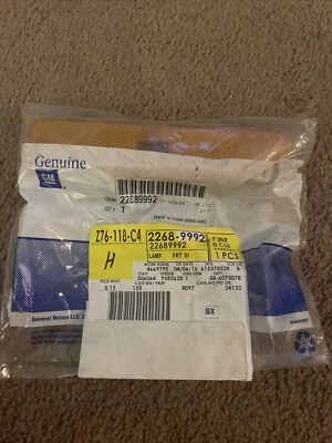 NOS OEM GM 2000-05 Pontiac Sunfire  Marker Left Front Lamp Assembly 22689992 - Image 1 of 2