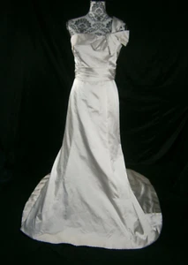 Amsale Size 10 Ivory Silk Wedding Dress One Shoulder Bow Fit & Flare Train USA - Picture 1 of 8