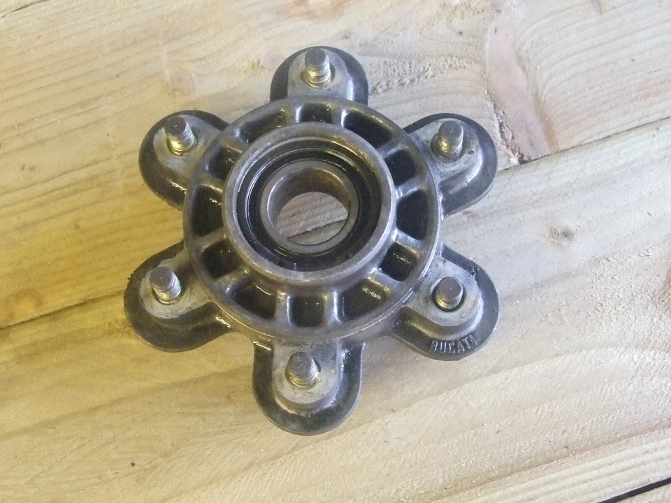 Placa de pasador de accionamiento de empuje portador de piñón trasero Ducati ST2 ST3 ST4 Foto 1 de 2