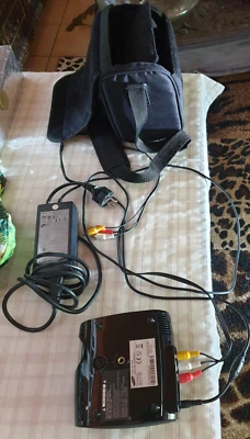 Kleiner handlicher LED-Beamer - mit Tasche, Netzteil, Anschlusskabel - Samsung - Bild 1 von 4