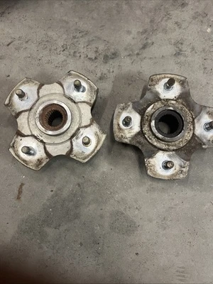 05-24 Polaris Rear Axle Hubs, Phoenix,  Rzr 170, Sawtooth, Pair L And R - Image 1 of 4