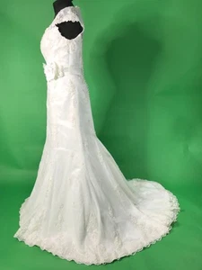 Amanda Wyatt Wedding dress size 12 Fit to Flare Lace great condition - Picture 1 of 17