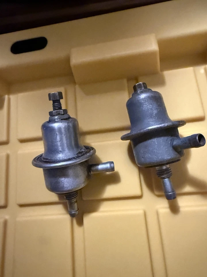 Regulador de pressão de combustível Volvo 1800E - Imagem 1 de 1