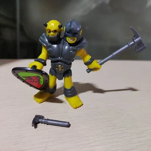 Imaginext Figura Guerriero Orco Mostro Due Teste + Arma Scudo e Ascia - Foto 1 di 3