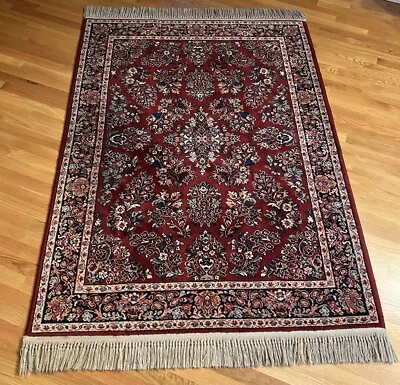 Alfombra de lana Sarouk Runner roja con flecos 4 pies 3,75 pulgadas x 5 pies 9 pulgadas Foto 1 de 4