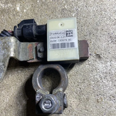 CABO DE BATERIA NEGATIVO FORD FOCUS FÁBRICA 2013-2018 COM PARAFUSO DE MONTAGEM NO CORPO - Imagem 1 de 3