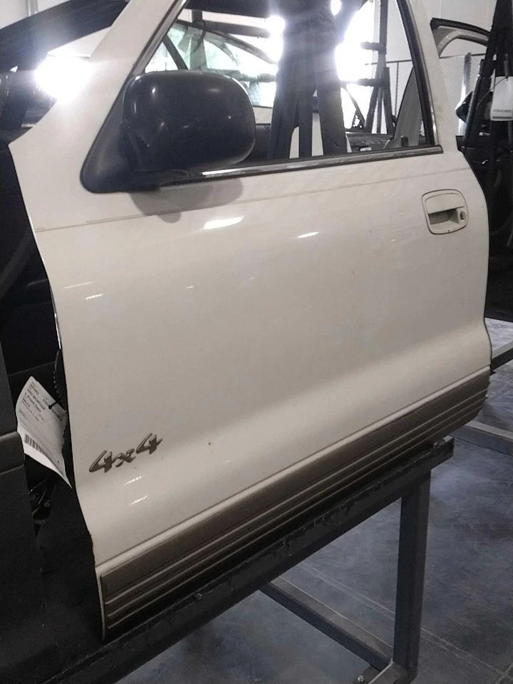 Conjunto de puerta delantera izquierda usado se adapta a: Kia Sportage 2002 eléctrico 4 puertas L. Bas Foto 1 de 4