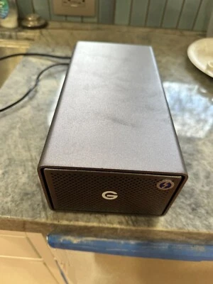 SanDisk Professional G-RAID 2 24TB 2-Bay RAID Array (2 x 12TB), Thunderbolt - Image 1 of 2