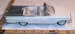 AMT 1959 CHEVROLET IMPALA CONVERTIBLE PROMO CAR MODEL 1:25 IN WHITE/GRAY - Picture 1 of 5