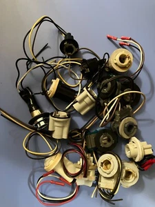 16 PCS ASSORTMENT LIGHT SOCKETS - Picture 1 of 5