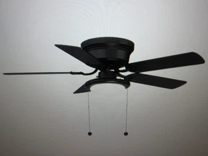 Hampton Bay Hugger 44 in LED Indoor Matte Black Ceiling Fan w Light AL383CPQ-MBK - Picture 1 of 7