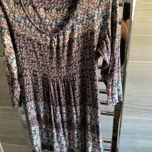 Immaculate Ditsy Floral Top – Size 14 - 3/4 sleeved - Picture 1 of 4