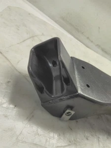 3671931C94 SUPPORT, RIGHT HAND HOOD REAR ASSEMBLY - Foto 1 di 3