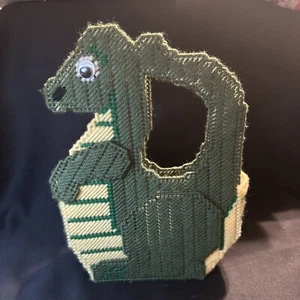 "Cesta grande de lona de plástico verde dragón de 10"" ojos para buscar en Google Needlecraft" - Imagen 1 de 9