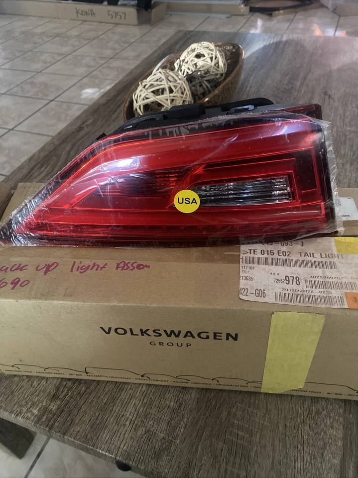back up light assembly Volkswagen  - Изображение 1 из 2