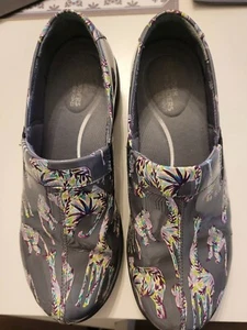 Work Wonders by Dansko Damen-Stillschuhe Clog US 7,5 Tiere rutschfest - Bild 1 von 9