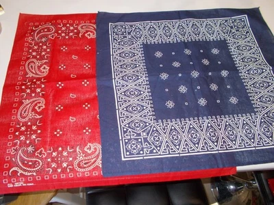 Lote de 2- VTG. Bandanas paisley azuis e vermelhas 100% algodão 21" X 21" cor rápida - Imagem 1 de 4
