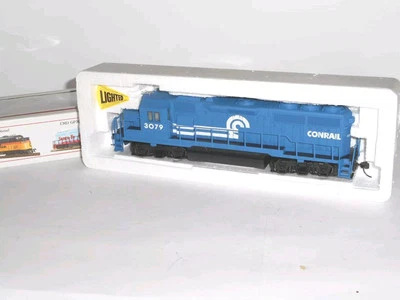 Bachmann #63506 EMD GP 40 Conrail Diesel. Excellent cond. 2 rail DC. HO. Boxed. - Image 1 of 4