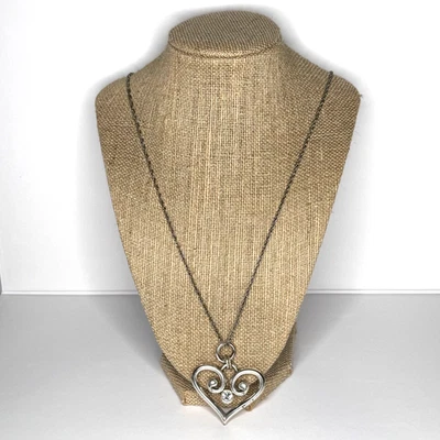 Collar Largo Brighton Corazón Alcázar Convertible Retirado Tono Plata Foto 1 de 4