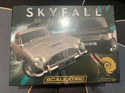 Scalextrix Skyfall Limited Edition Aston Martin DB5 And Range Rover 1:32 - Image 1 of 4